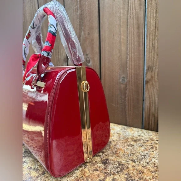 LA Terre Elegant Handbag - Picture 2 of 8